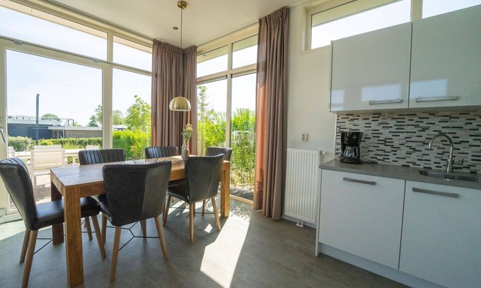 Nunspeet House | Wonderful private villa for 6 guests with WIFI, pool, TV and terrace