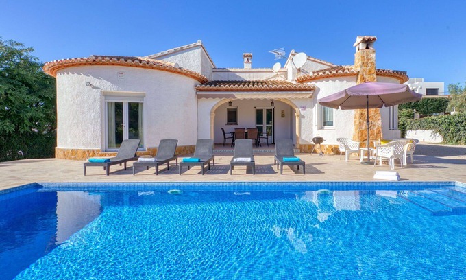 Urbanizacion La Mandarina House | Wonderful private villa for 6 people with A/C, WIFI, private pool, TV, terrace and pets allowed