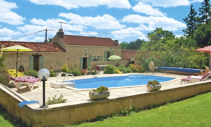 Blanquefort-sur-Briolance Villa | Wonderful private villa for 5 people with private pool, A/C, WIFI, TV, terrace and pets allowed