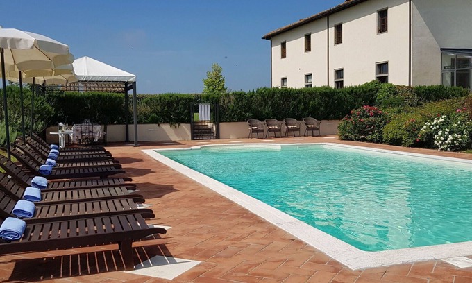 Le Piazze Villa | Wonderful private villa with WIFI, private pool, sauna, A/C, hot tub, TV, patio, close to Cortona