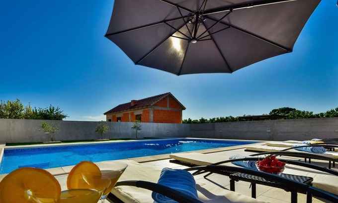 Smilcic House | Wonderful private villa for 8 guests with private pool, WIFI, A/C, TV, terrace and parking
