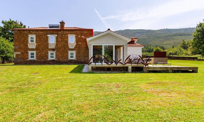 Caminha Villa | Wonderful private villa for 6 guests with WIFI, A/C, TV and patio