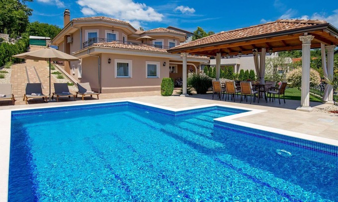 Viskovo Villa | Wonderful private villa for 8 people with WIFI, A/C, private pool, TV, terrace and parking
