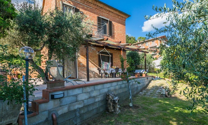 Chiusi House | Wonderful private villa for 7 people with WIFI, A/C, terrace, pets allowed and panoramic view
