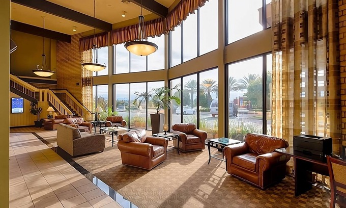 Redding Resort | Wonderful Stay! Pool, Parking Pets Allowed, Near Turtle Bay Exploration Park!