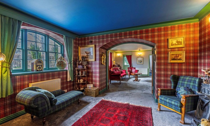 Banff House | Wonderful villa for 10 guests with WIFI, TV and terrace