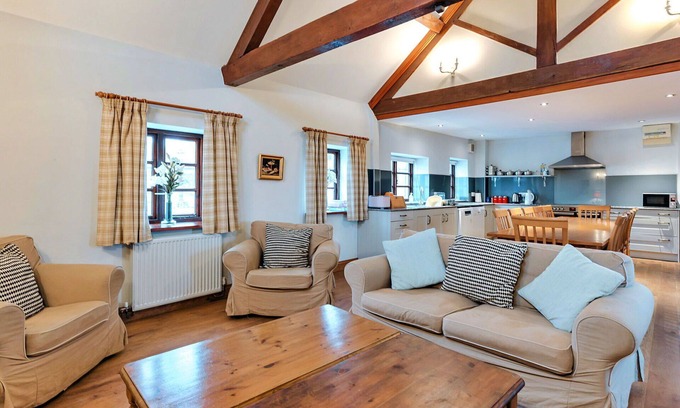 Craven Arms House | Wonderful villa for 12 guests with WIFI, pool and terrace