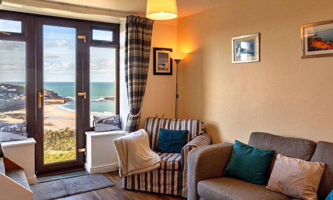 Sennen Cove House | Wonderful villa for 3 guests with WIFI and pets allowed