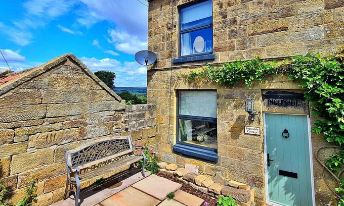 Glaisdale House | Wonderful villa for 4 guests with WIFI and terrace