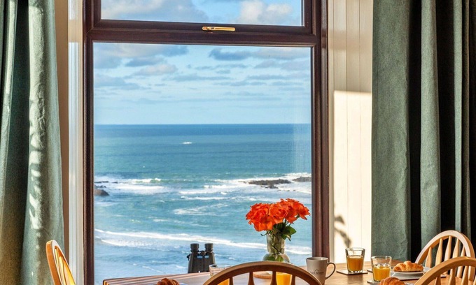 Sennen Cove House | Wonderful villa for 4 people with WIFI and pets allowed