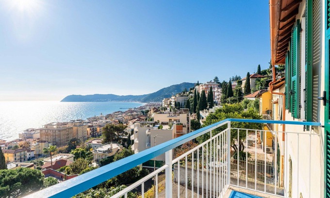 Alassio House | Wonderful villa for 5 guests with WIFI, A/C, TV, balcony and pets allowed