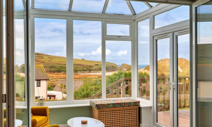Holywell House | Wonderful villa for 6 people with WIFI, terrace and pets allowed