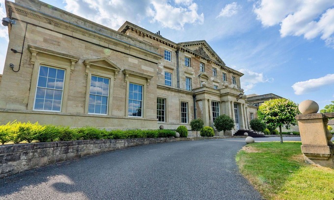 Hickleton House | Wonderful villa for 9 people with WIFI, TV, terrace and pets allowed