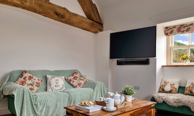 Llandrillo House | Wonderful villa for 4 guests with WIFI, hot tub, TV and terrace