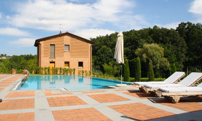 Montecarlo Villa | Wonderful villa with WIFI, private pool, TV, patio, pets allowed and panoramic view, close to L.