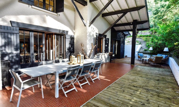 Piraillan House | Wonderfully newly renovated Landaiser house with heated pool