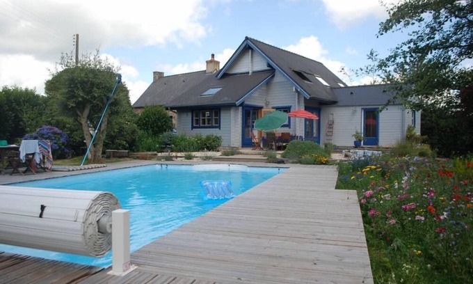 Saint-Mars-sur-la-Futaie House | Wood, glass and stone house in the countryside garden swimming pool (5m x 10m)