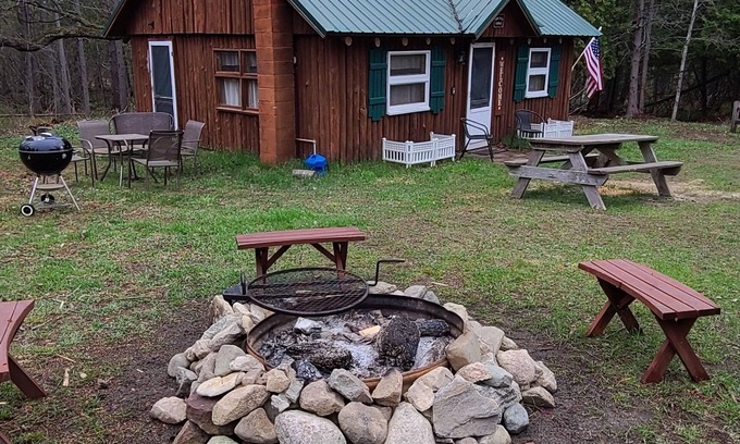 South Boardman Cabin | Wood Haven Lodge. Secluded, cozy log cabin in Northern Michigan.