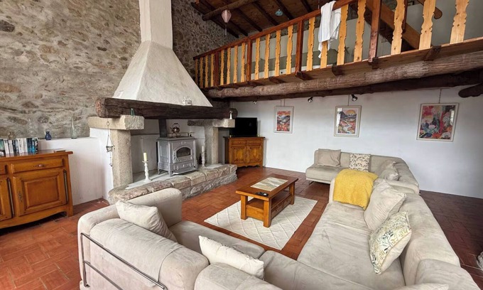 Los Masos House | Wood Lodge - Sleeps10 - Skiing - Thermal Baths