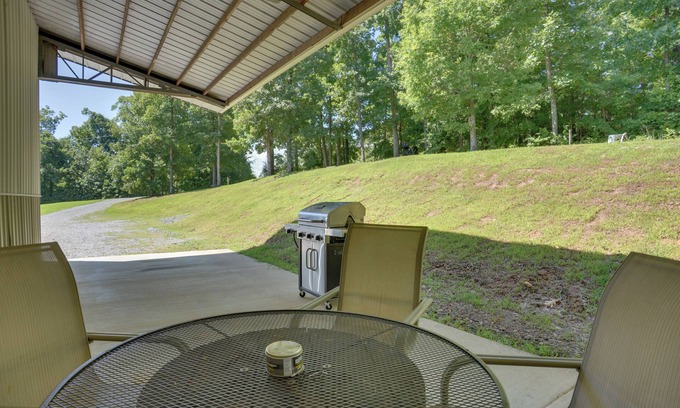 Gilbertsville Apartment | Wooded Gilbertsville Hideaway on Kentucky Lake!