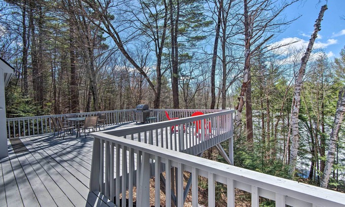 Grantham House | Wooded Waterfront Grantham Home < 10 Mi to Ski!
