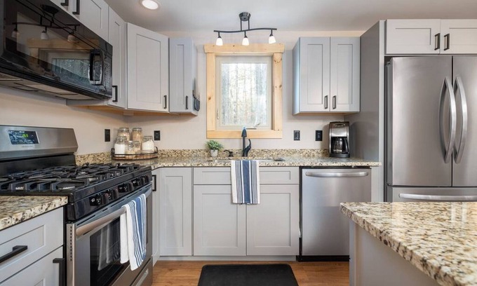 Center Conway House | Wooded Wonderland with private wood fired Sauna!