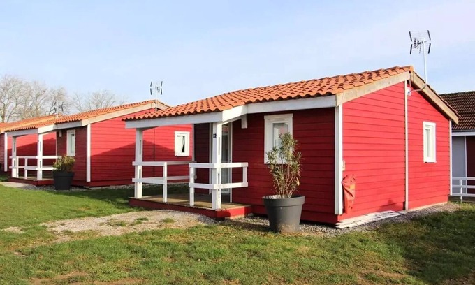 Signy-lAbbaye Ski Chalet | Wooden chalet for 4 people