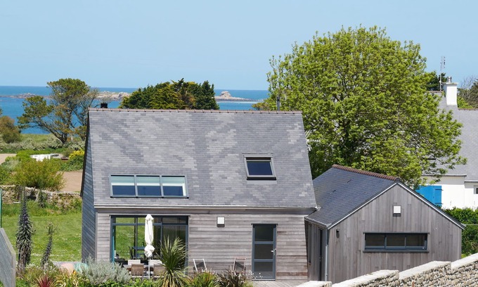 Landeda House | Wooden house, close to beaches and dunes