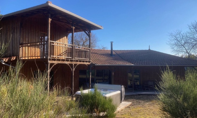 Le Verdon-sur-Mer Villa | Wooden villa in the heart of nature + spa close to soulac's natural swimming pools