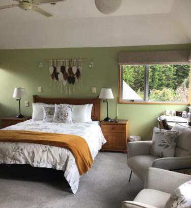Hokitika Bed & Breakfast | Woodland Glen Lodge B&B