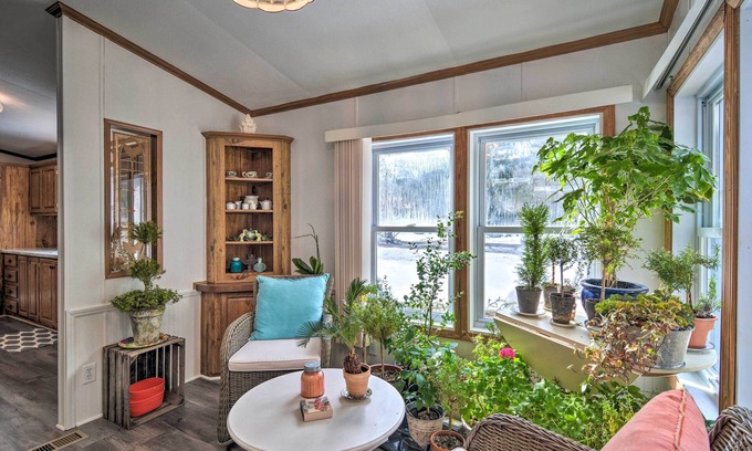 Good Hart Cottage | Woodland Retreat: Near Trails, Golf & Wineries!