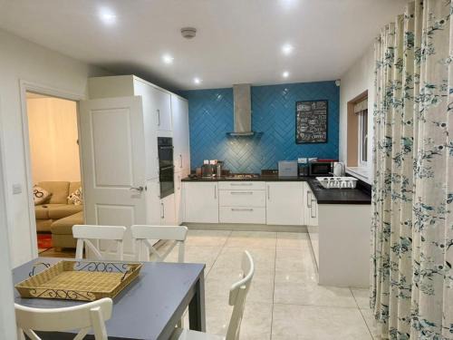 Reading House | Woodley Haven House