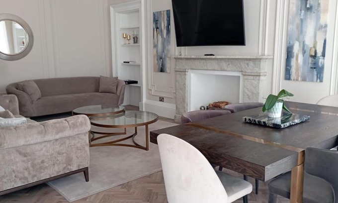 Kelvinbridge Apartment | Woodside Crescent, 14 Flat 1