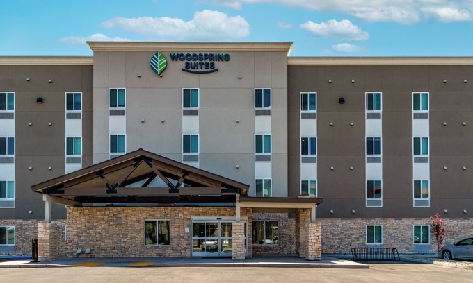 Greenacres Hotel | WoodSpring Suites Bakersfield Airport