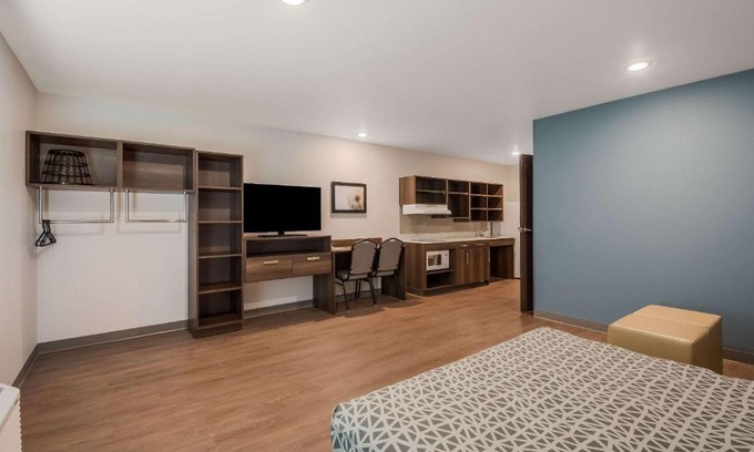 Bellflower Hotel | WoodSpring Suites Bellflower - Los Angeles