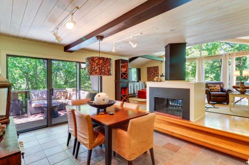 Mountain Home House | Woodsy Mountain Home Escape Walk to Marina!