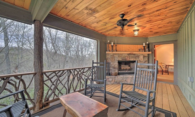 Cashiers Cottage | Woodsy Smoky Mtn Hideaway w/Grill & Views!