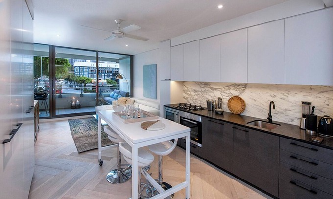 Woolloomooloo Apartment | Woolloomooloo - WMLOO - Cowper Wharf Road - Stylish Studio with Balcony, BBQ Parking by Woolloomooloo Wharf