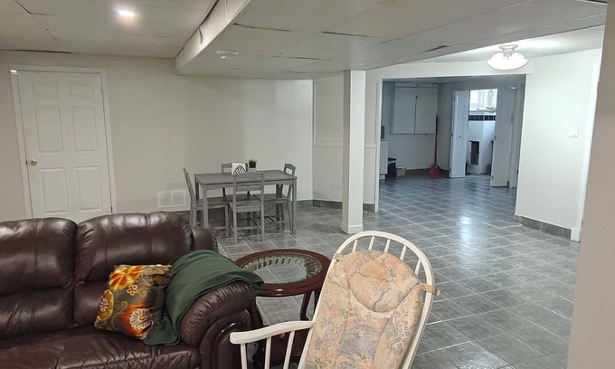 Leitrim House | Work-Play Ottawa Getaway