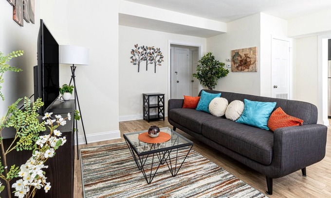 Museum District Apartment | Work & Relax 2 Bedroom Perfect for Long-Term Stay!