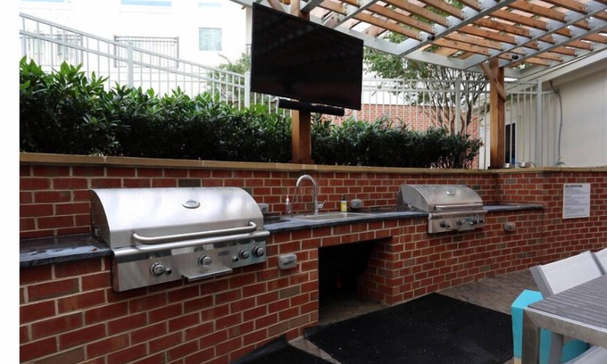 Downtown Baltimore Apartment | Work & Relax ★ Long-Term Stay ★ Near Johns Hopkins & Siani Hospital