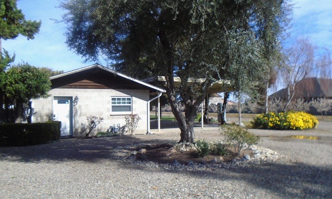 Modesto House | Working Travelers Welcome! Close to 99 & 3 Hospitals!