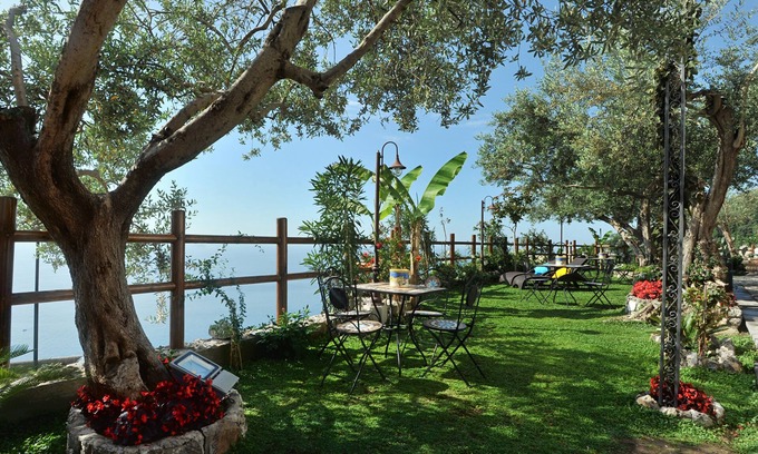 Pogerola Bed & Breakfast | World Center