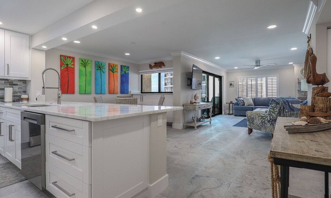 South Island Condo | World Class Sunsets on the Gulf From Your Lanai! Beachfront 2B/2B Sandarac Vacation Condo