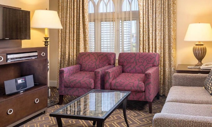 Downtown Seattle Hotel | "World Cup HQ: 1-Bedroom Suite for 4, Steps from Lumen Field & Seattle’s Best!"