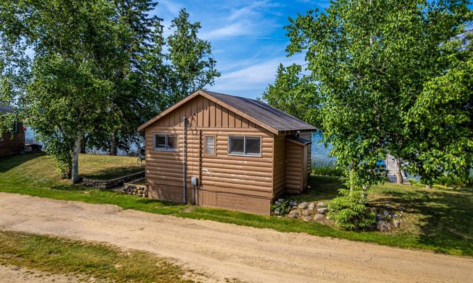 Park Rapids Cabin | WRC 2 Lake front, sandy beach, clear waters, great fishing