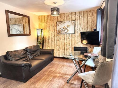 Llanybri Ski Chalet | Wren 21-Hot Tub-Woodland Lodges-Tenby-Camarthenshire
