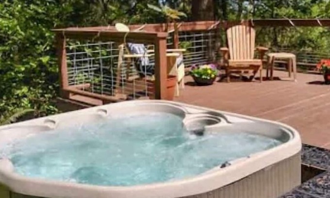 Port Angeles House | WS Paradise Tranquil Woodsy Escape with Hot Tub