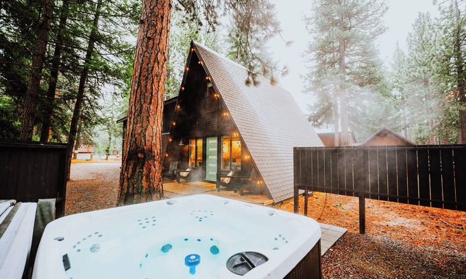 Cle Elum Cabin | WunderDigs | FUNGI-tastic AFrame wModern Comforts