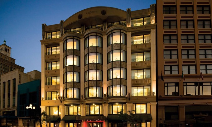 Gaslamp Quarter Condo | Wyndham Harbour Lights | Six Studio Suites